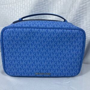 7069: NWT Michael Kors Jet Set Hanging Toiletry Case